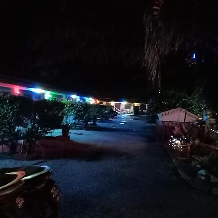 珍南海滩 Rainbow Bed N Bfast旅舍 外观 照片