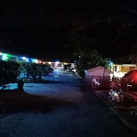 珍南海滩 Rainbow Bed N Bfast旅舍 外观 照片