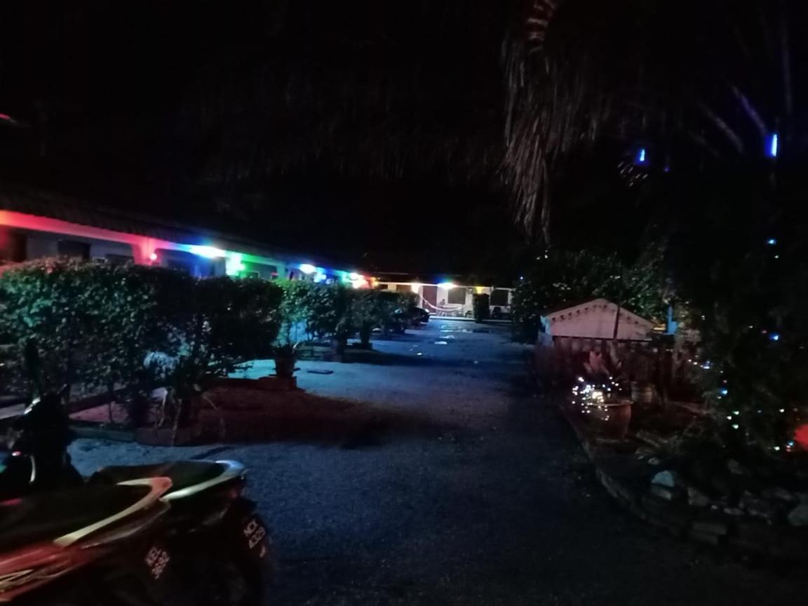 珍南海滩 Rainbow Bed N Bfast旅舍 外观 照片