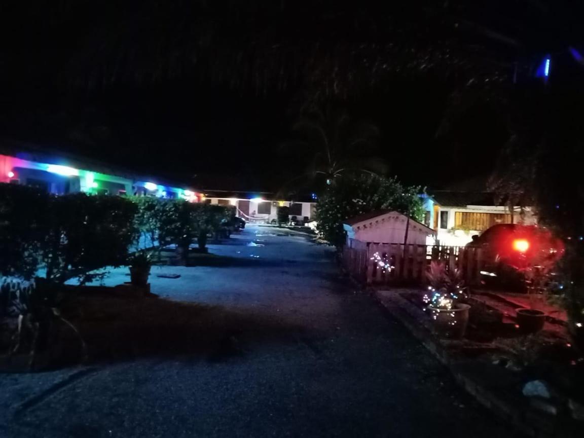 珍南海滩 Rainbow Bed N Bfast旅舍 外观 照片